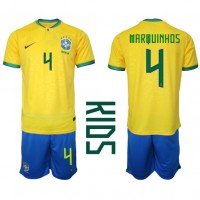 Brasilien Marquinhos #4 Hemmatröja Barn VM 2022 Kortärmad (+ Korta byxor)